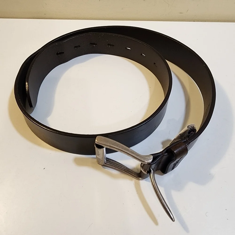 SWISS GEAR DARK BROWN LEATHER BELT SIZE M (32-36)